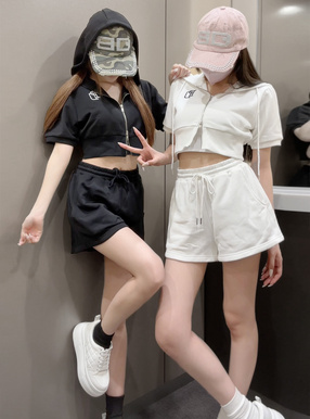 ロゴ半袖パーカー×ショートパンツスウェットセットアップ