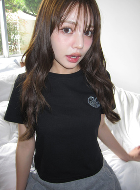 ラインストーンロゴショート丈Tシャツ