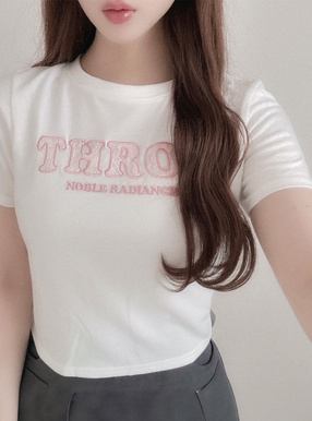 レースロゴ刺繍ショート丈Tシャツ