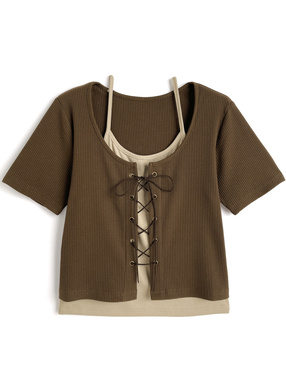 キャミレイヤード風レースアップトップス