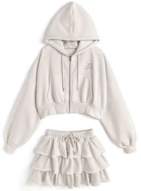 ラインストーンロゴパーカー×ティアードフリルミニスカート