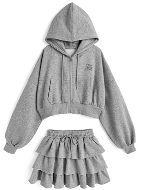 ラインストーンロゴパーカー×ティアードフリルミニスカート