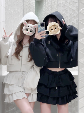 ラインストーンロゴパーカー×ティアードフリルミニスカート