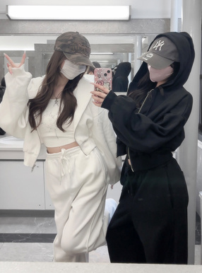 ダブルジップパーカー×ワイドパンツスウェットセットアップ