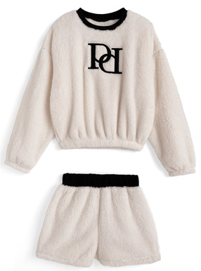 配色ロゴトップス×ショートパンツボアセットアップ