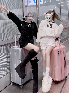 配色ロゴトップス×ショートパンツボアセットアップ