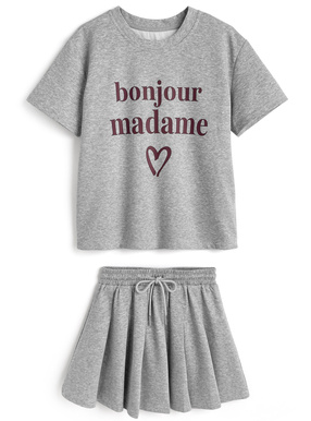ロゴTシャツ×プリーツミニスカートセットアップ