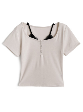 レースレイヤード風リブトップス