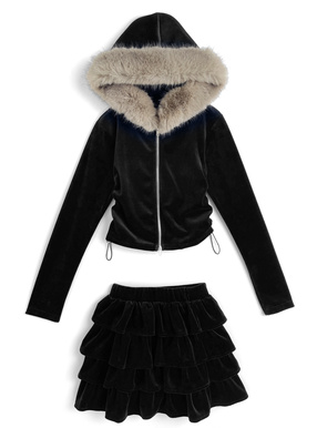ファーフードダブルジップパーカー×フリルティアードミニスカートベロアセットアップ