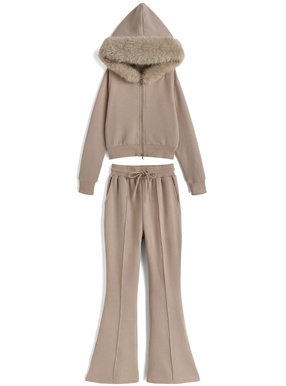 ファーフードパーカー×フレアパンツスウェットセットアップ