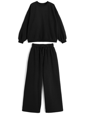 オーバーサイズトップス×ワイドパンツスウェットセットアップ