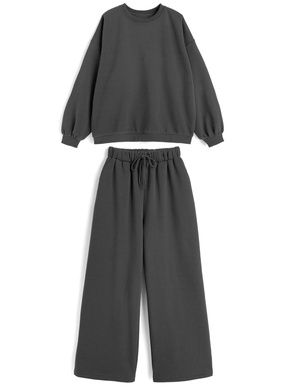 オーバーサイズトップス×ワイドパンツスウェットセットアップ