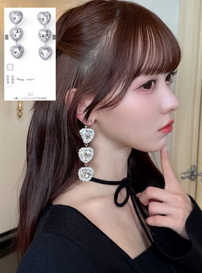 3連ハートビジューピアス