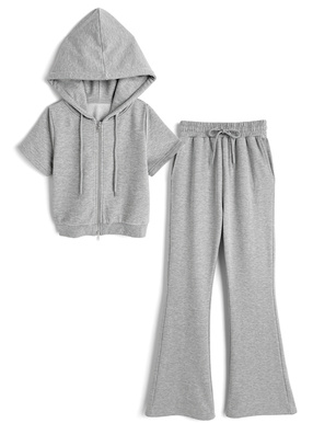 ショート丈ダブルジップパーカー×フレアパンツスウェットセットアップ