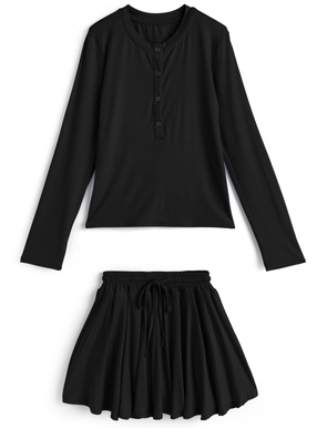 ヘンリーネックロンT×ミニスカートセットアップ