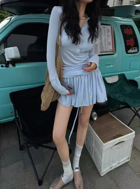 ヘンリーネックロンT×ミニスカートセットアップ