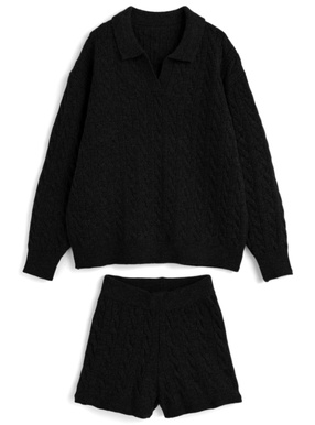 スキッパーケーブル編みニットトップス×ショートパンツセットアップ
