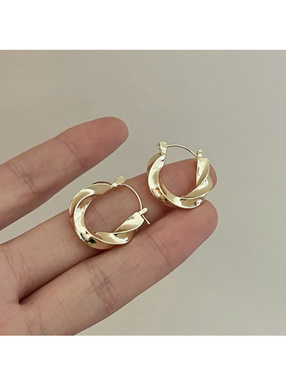 ツイストデザインピアス
