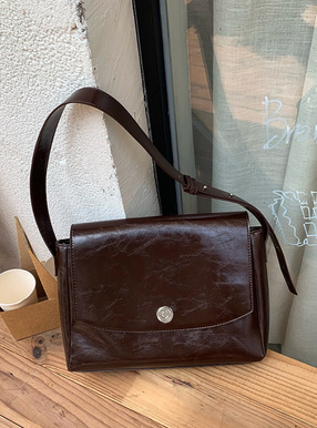 interstaple ブラウン レザー ショルダーバッグ チェーン付き interstaple ブラウン レザー ショルダーバッグ チェーン付き