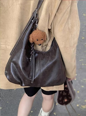 レザーショルダーバッグ