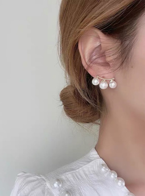 三連パールピアス