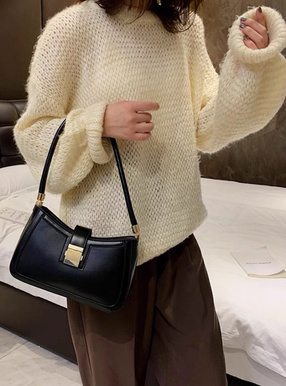 フラップレザーショルダーバッグ