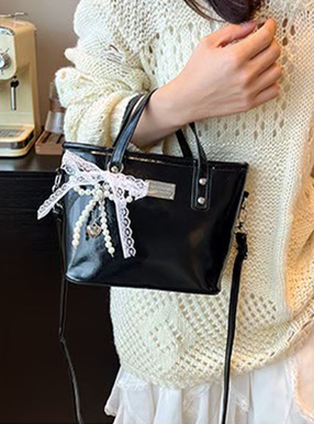 2Wayチャーム付きレザーミニバッグ