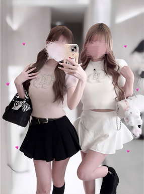 ビーズロゴシャギーニットトップス