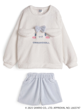 サンリオキャラクターズ　シナモロールボアセットアップ