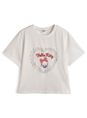 サンリオキャラクターズ　ハローキティレースロゴプリントTシャツ