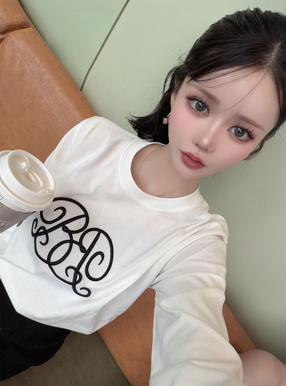 モノグラム刺繍ロンT