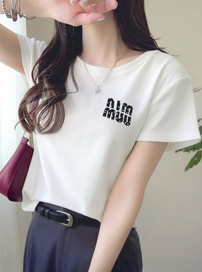 ドット柄ロゴ刺繍Tシャツ