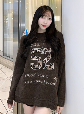 レオパード柄ナンバーロゴニットトップス