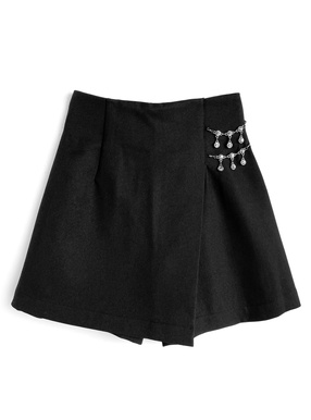チャーム付きラップ風台形キュロット