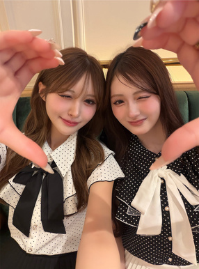 リボンタイ付きドット柄ダブルフリルブラウス