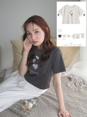 ハートロゴプリントショート丈Tシャツ