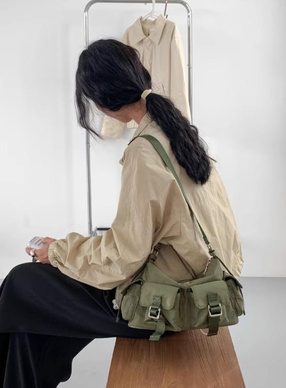 メニーポケットショルダーバッグ