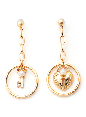 アシンメトリーパールチェーンフープピアス