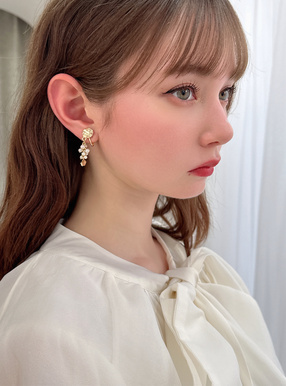 パールニュアンスモチーフイヤリング