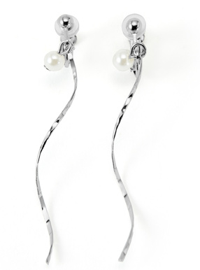 パールウエーブスティックイヤリング