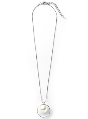 パールフープネックレス