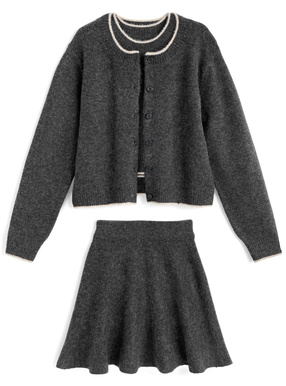 配色カーディガン×トップス×ミニスカートニットセットアップ