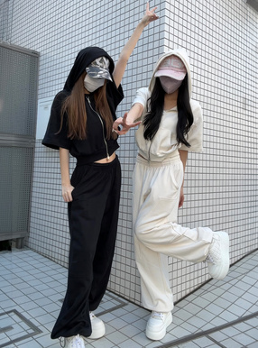 半袖パーカー×ワイドパンツスウェットセットアップ