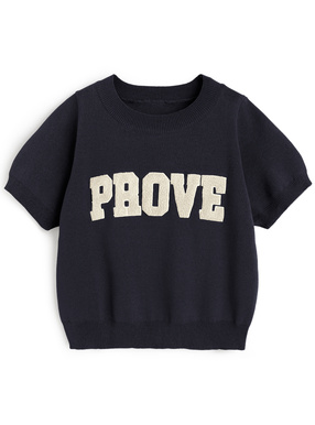 サガラ刺繍ロゴニットトップス