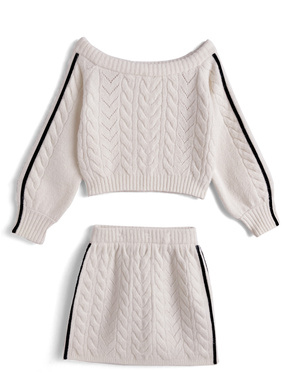 ケーブル編みライントップス×タイトミニスカートニットセットアップ