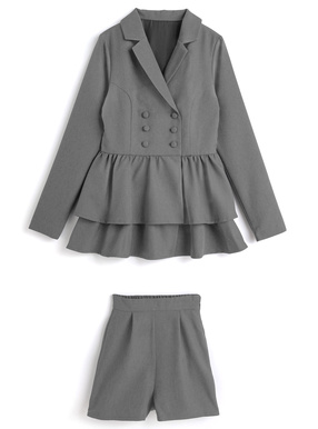 ティアードフリルダブルジャケット×ショートパンツセットアップ