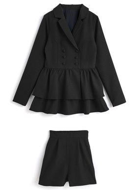 ティアードフリルダブルジャケット×ショートパンツセットアップ