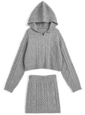 ケーブル編みニットパーカー×タイトミニスカートセットアップ