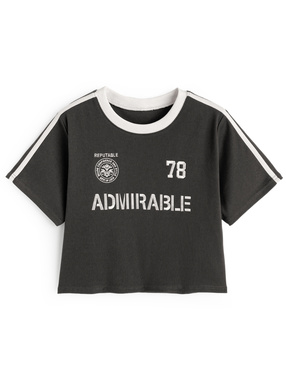 ユニフォーム風ロゴ刺繍Tシャツ