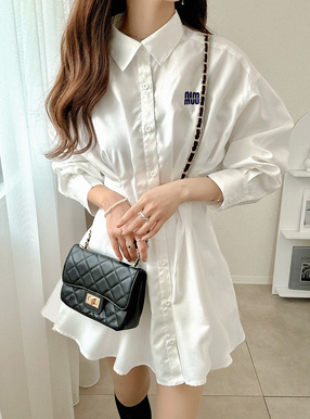 ロゴ刺繍バックレースアップシャツワンピース